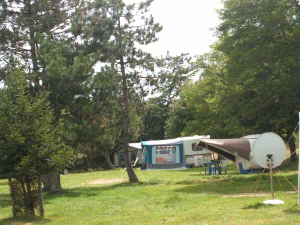 camping-le-plessis-tesselin-saint-florent-des-bois-85-hpa-1